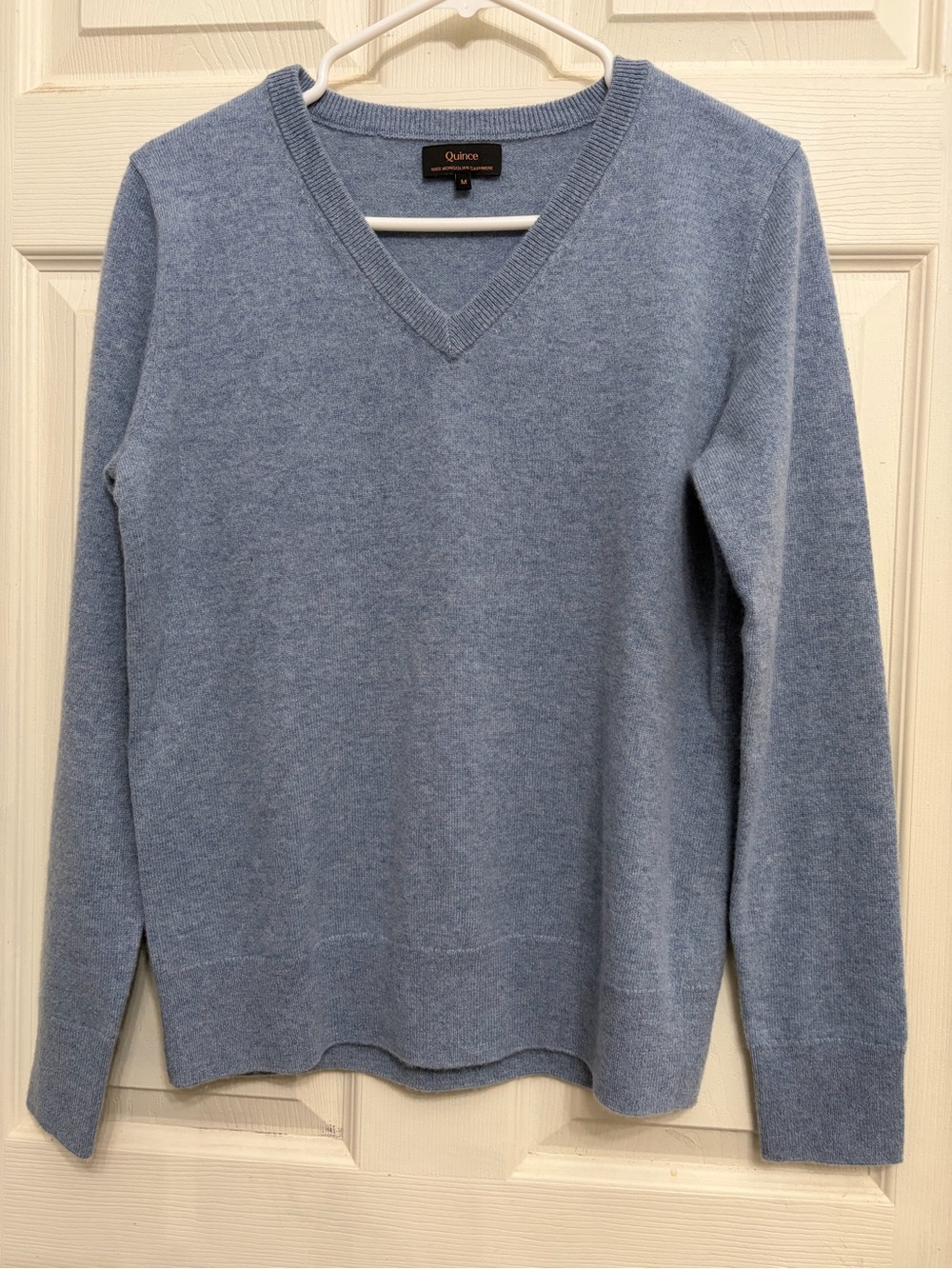 Quince V-Neck 100%mongolian Cashmere Light Blue color size Medium